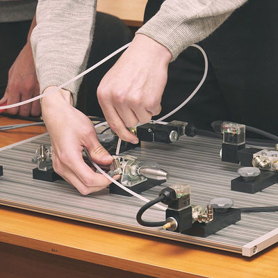 เสาอากาศ Emi Emc Lab การตรวจสอบการทดสอบผลิตภัณฑ์ บริการทดสอบในห้องปฏิบัติการ บริการทดสอบและรับรองความถูกต้องโดยบุคคลที่สาม